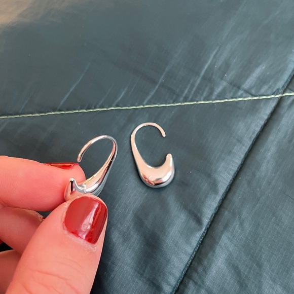 And other stories silver teardrop earrings - Picture 3 of 3